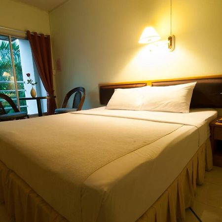 Boonthavon Aparthotel Чиангмай Екстериор снимка