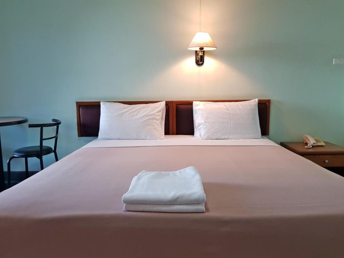 Boonthavon Aparthotel Чиангмай Екстериор снимка