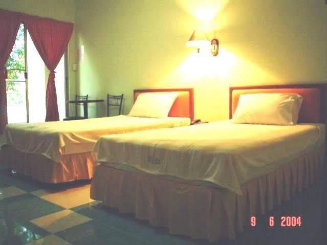 Boonthavon Aparthotel Чиангмай Екстериор снимка