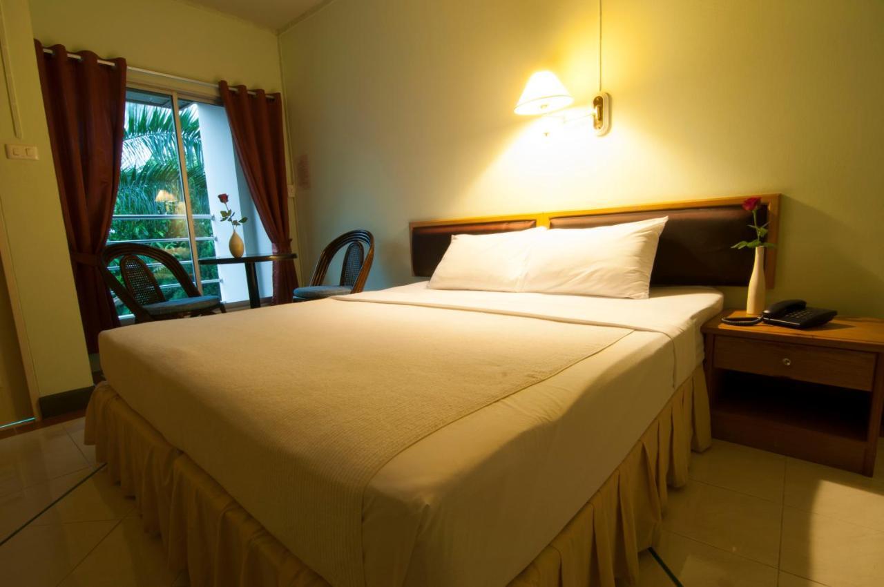 Boonthavon Aparthotel Чиангмай Екстериор снимка