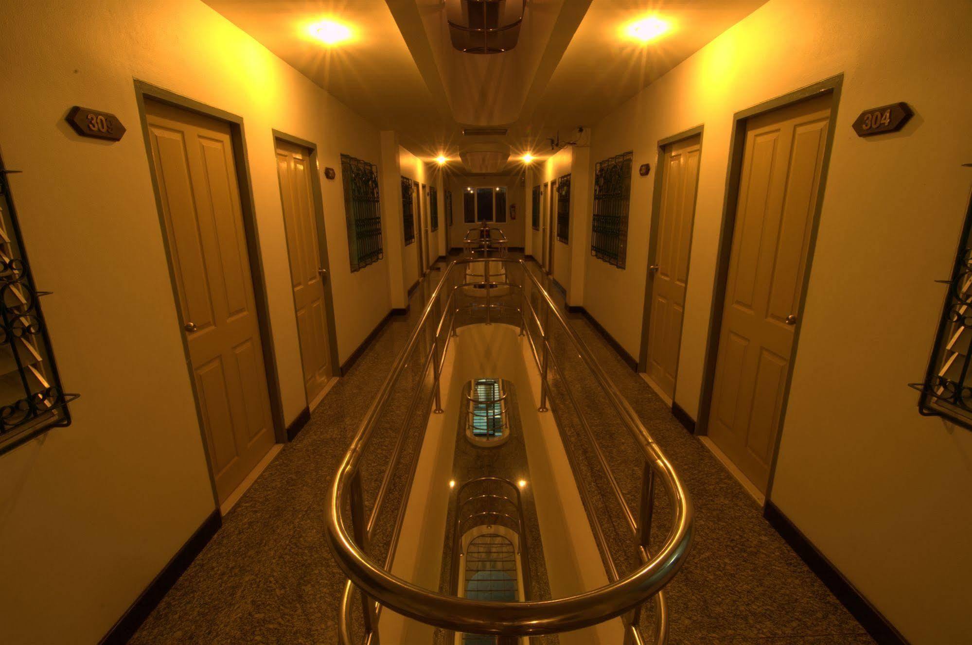 Boonthavon Aparthotel Чиангмай Екстериор снимка